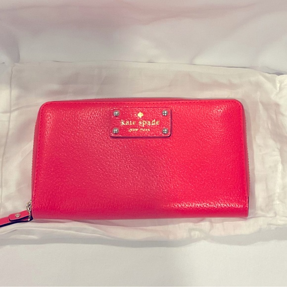 Kate Spade Hot Pink Wallet w Barbiecore Vibes - Picture 2 of 4